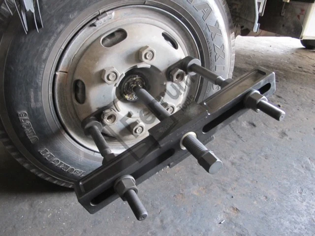 UNIVERSAL TRUCK WHEEL HUB PULLER 10903 ALTERNATIVE - Image 3